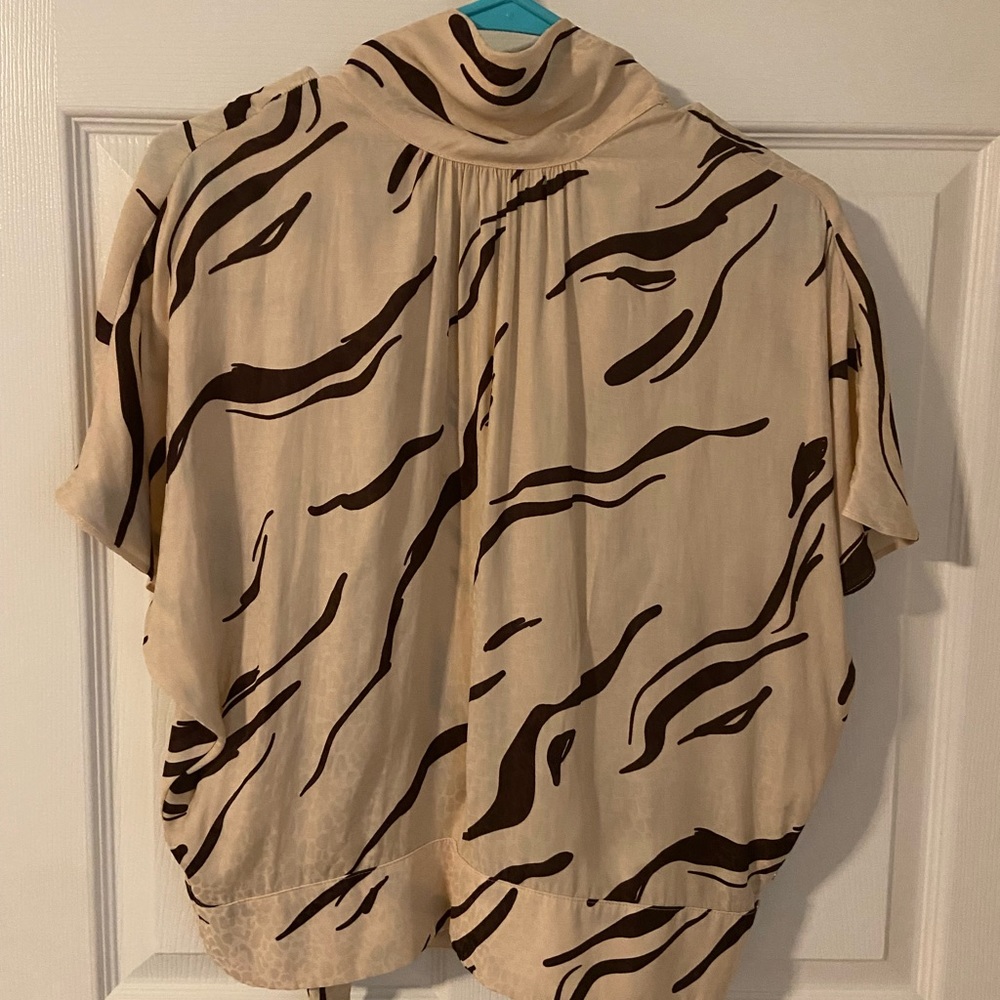 Nine West Blouse with tie & Banded waist Size Med.